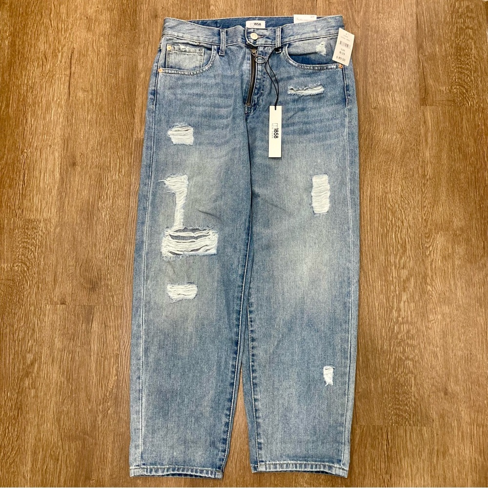 M1858 Women’s Jeans Frida Classic High Rise Straight Size 8 NWT Light Wash